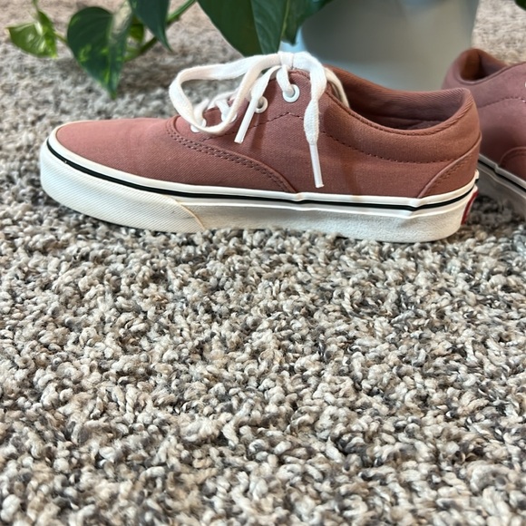 Vans - Picture 3 of 9